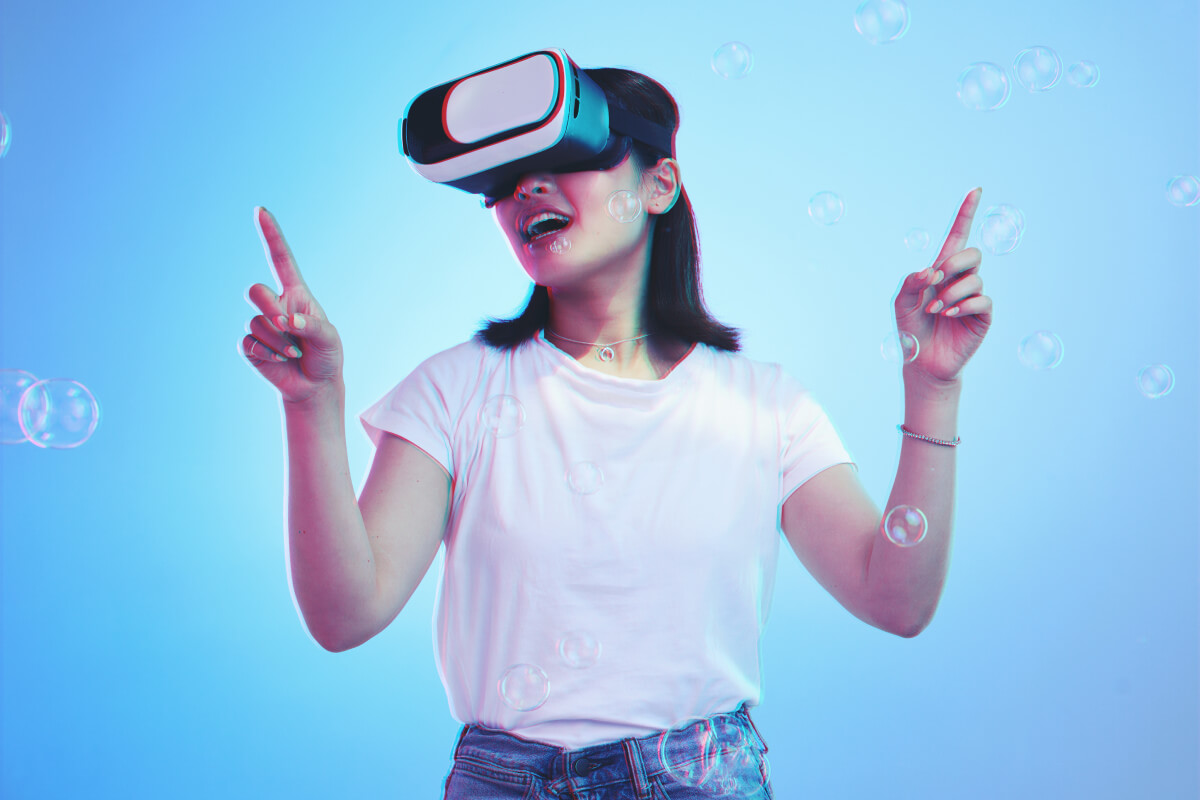 woman-virtual-reality-and-glasses-for-futuristic-BJ487K4.jpg
